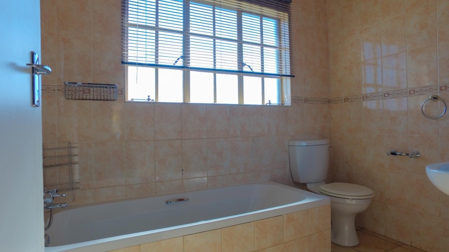 3 Bedroom Property for Sale in Hexrivier Lifestyle Estate North West